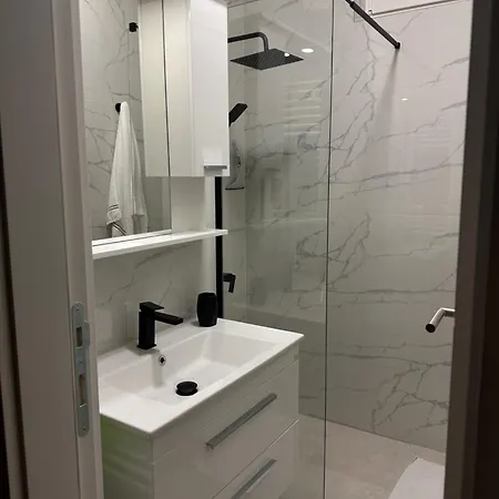 Dele Free Parking דירה