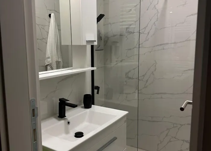 Dele Free Parking شقة